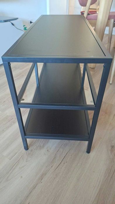 Mesa de Tv Ikea - em bom estado, com algumas marcas de uso