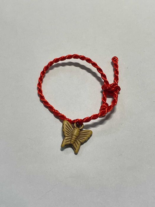 Sznurek z motylkiem wisiorek