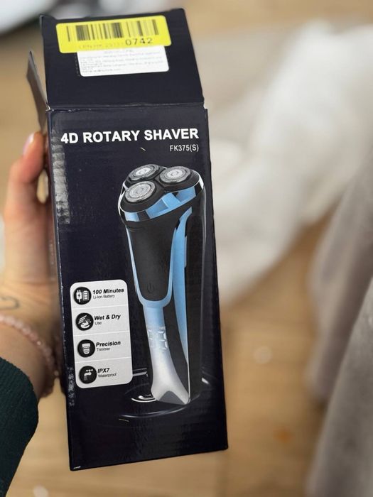 Elektryczna golarka męska z 3 wymiennymi głowicami