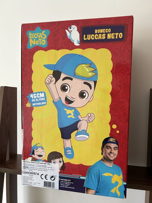 Boneco de 45 centímetros de altura do Luccas Neto