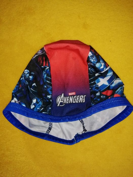 Touca semi-nova T7anos Avengers