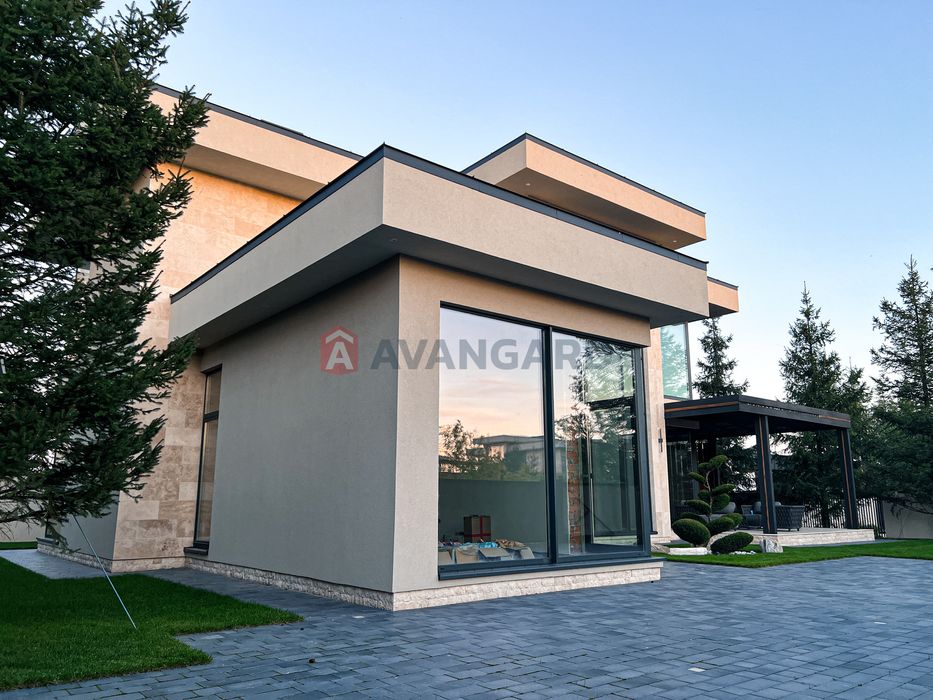 Сучасний преміальний будинок у містечку City Park (Villa Riviera)