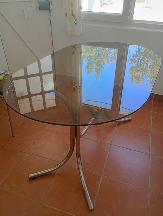 Mesa de vidro em bom estado