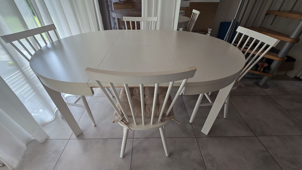 Stół rozkładany okrągły IKEA BJURSTA i 4 krzesła