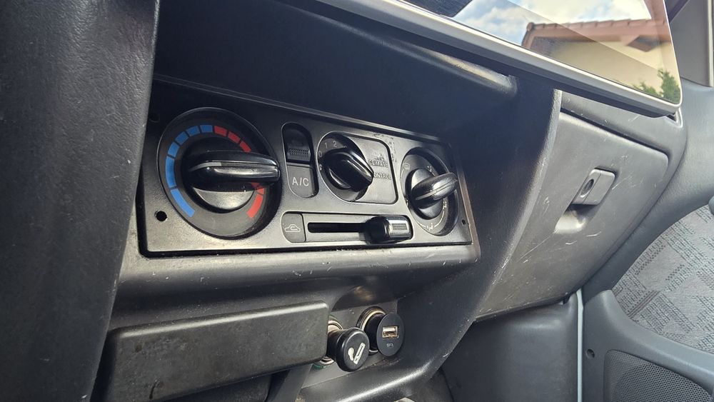 Mazda B2500 2005r
