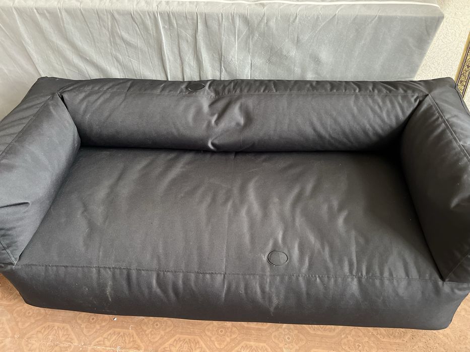 Безкаркасний диван