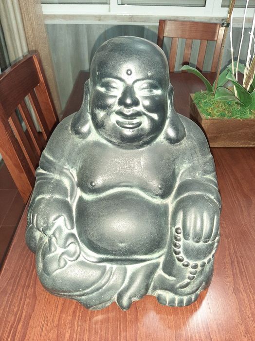 Buda grande em cerâmica