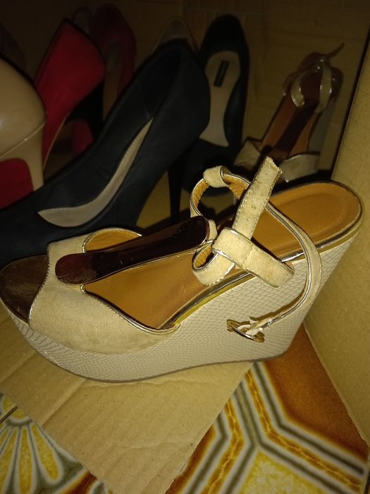 Sapatos salto alto