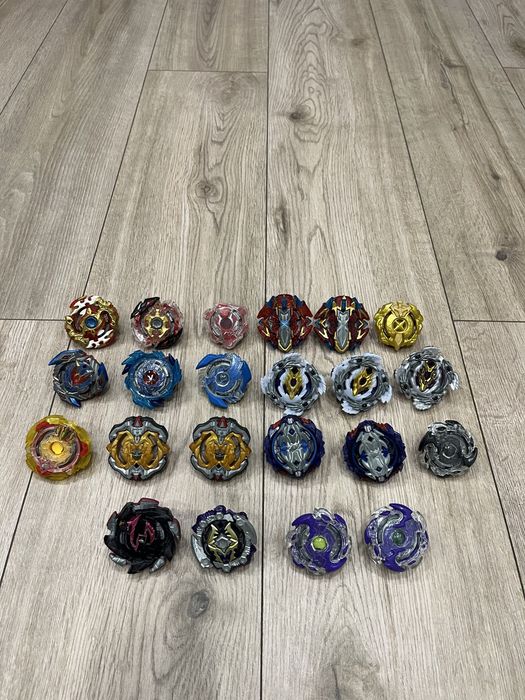 Великий набір Beyblade одним лотом (27 вовчків останні три Токаро томі,лаунчери, ручки)