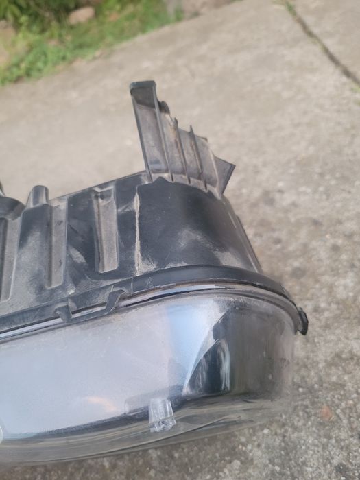 Lampa prawy przód dodge challenger