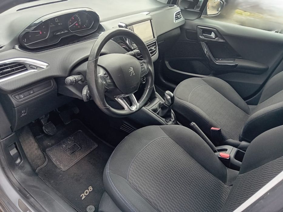Peugeot 208 1.5 bluehdi Signature - Nacional  ( pequeno sinistro  )