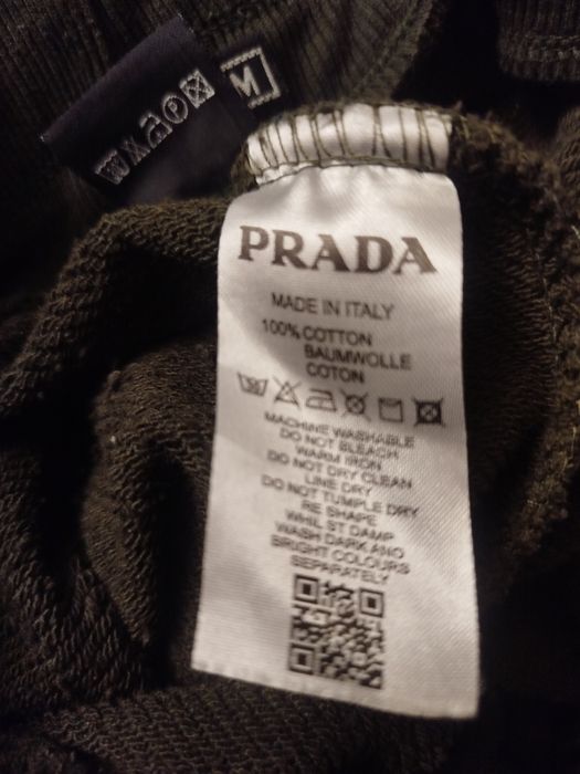 Продам спортивный костюм Prada
