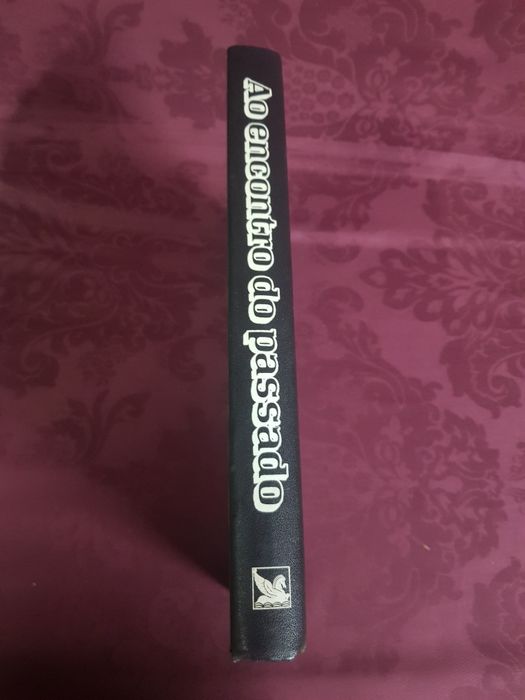 Livro " Ao encontro do passado "