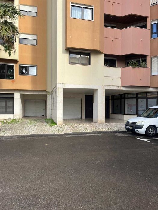 Alugo/Vendo Garagem em TELHEIRAS -rua Augusto Macedo 4 junto ao SUPERA