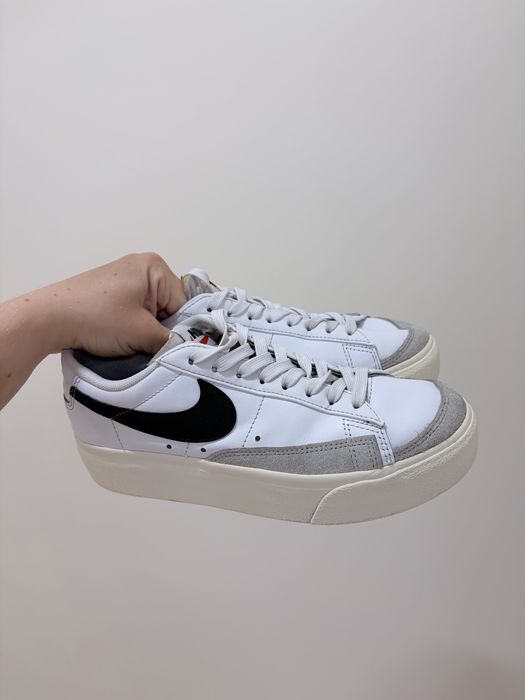Кросівки Nike жіночі