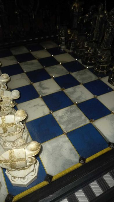 Шахматы  полная коллекция Гарри Потера+ шахматная доска