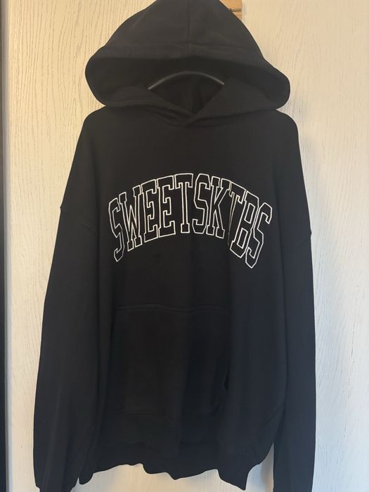 Czarna bluza z kapturem uniwersalna w bdb stanie sweetsktes