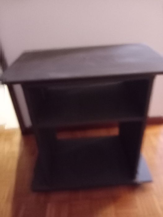 Móvel em madeira para tv com tampo que roda.