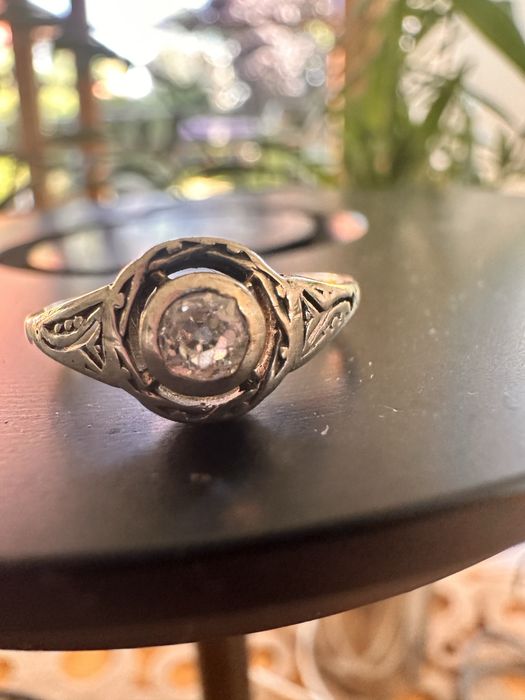 Pierscionek z diamentem ( srebro plus zloto )