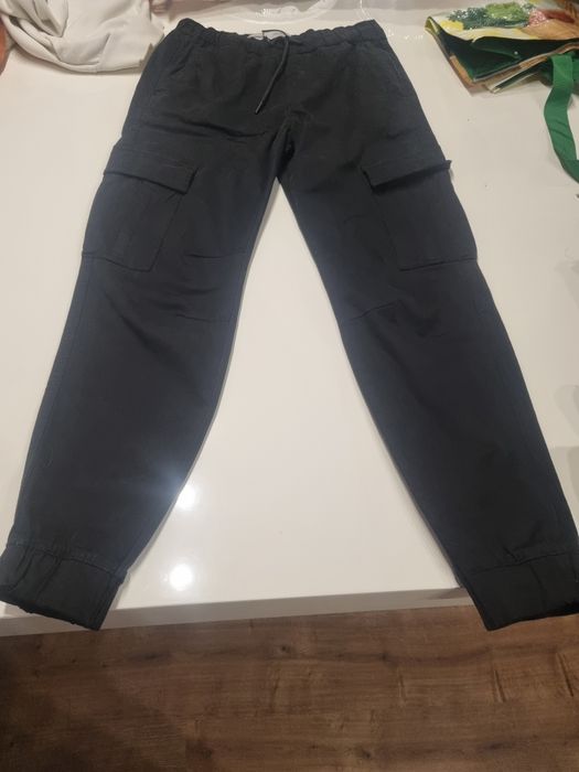 Calças cargo pretas bershka