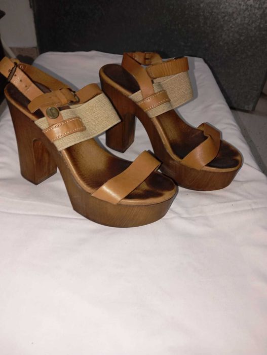 Sandálias Ruika - com novas