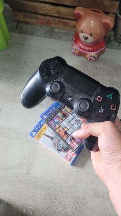 PS4 PlayStation 4 lekkie rysy 2 gry oraz kable