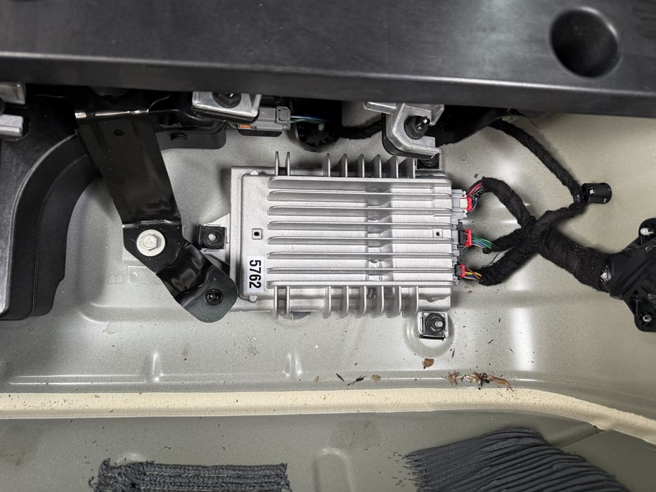 Сабвуфер Chevrolet Bolt EUV 2022 Premier