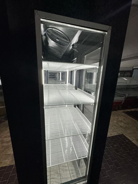 Витрина холодильная. Универсальная  Аквариум. Лари морозильные 016