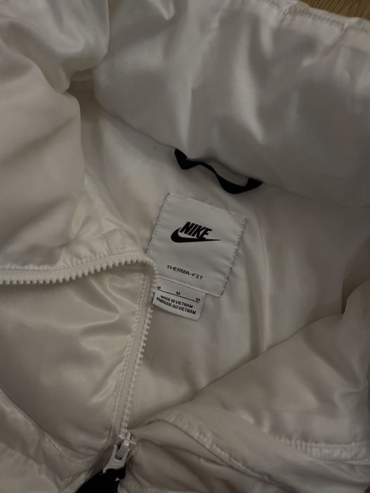 Пуховик nike белый