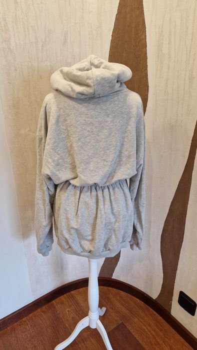 Bluza długa sukienka odcinana z kapturem Sploty