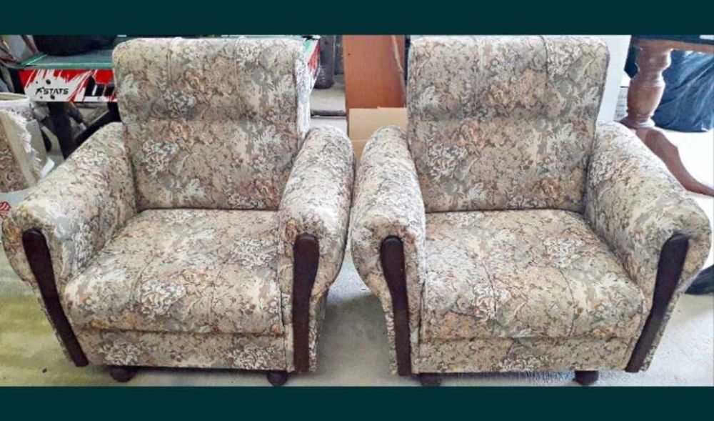 Conjunto de sofá cama mais 2 poltronas