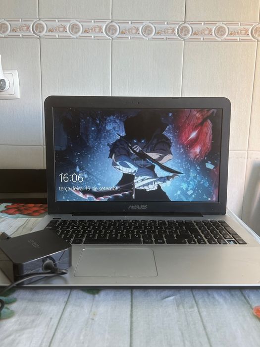 Portátil ASUS X555L + Carregador + Mochila / Bom Estado