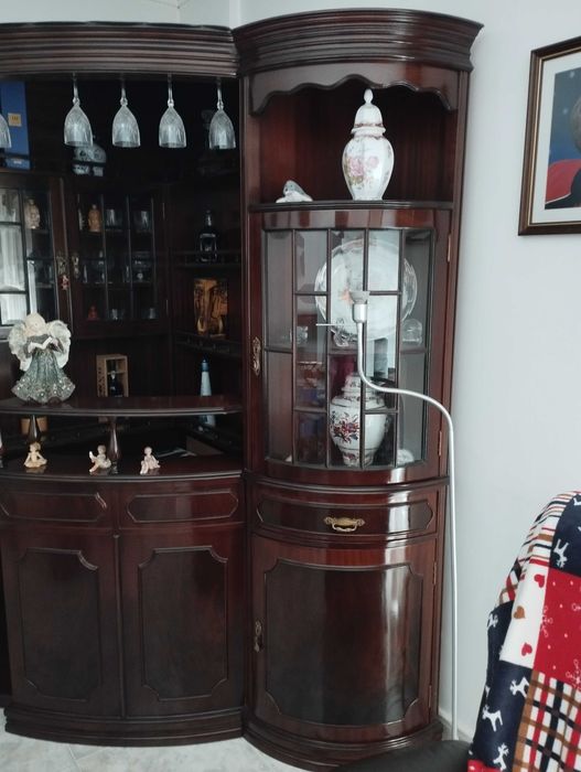 Móvel com bar em mogno e cerejeira