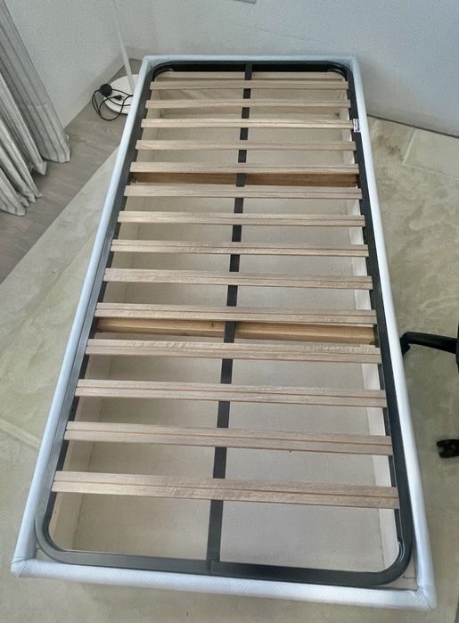 Cama + Estrado (como novo!) – 2,00m x 0,90m