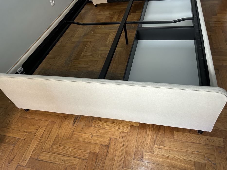 Cama IKEA 140x200 cm – Bege/Creme com estrado