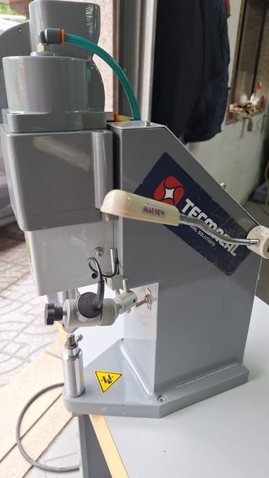 Máquina de ilhós ( como nova)