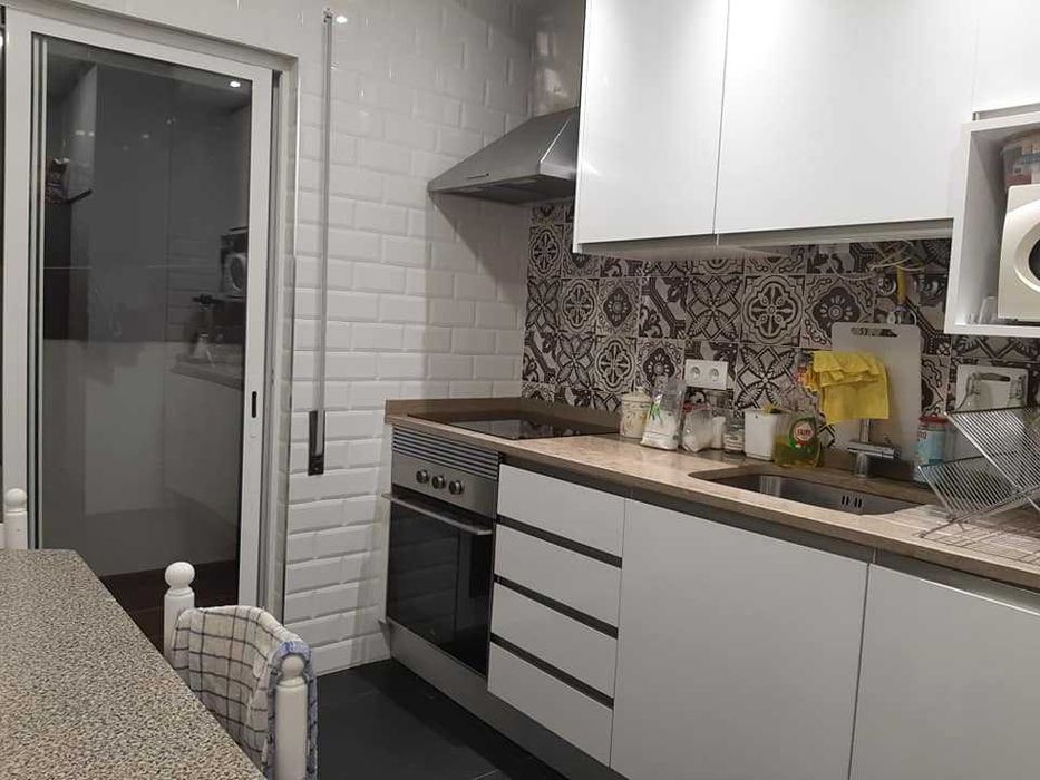 Aluga-se quarto a estudante, em Faro