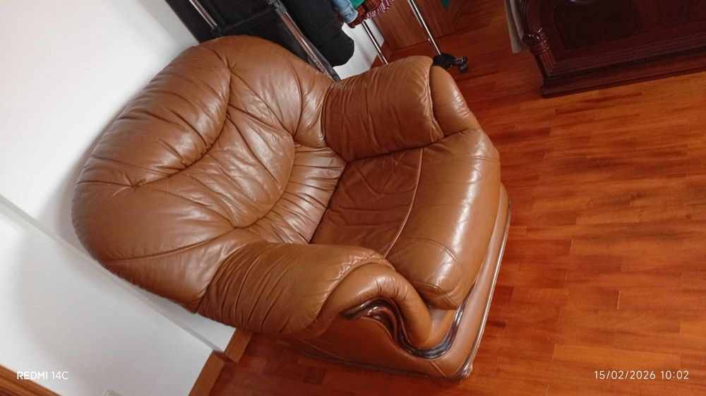 2 Sofás em pele Genuína