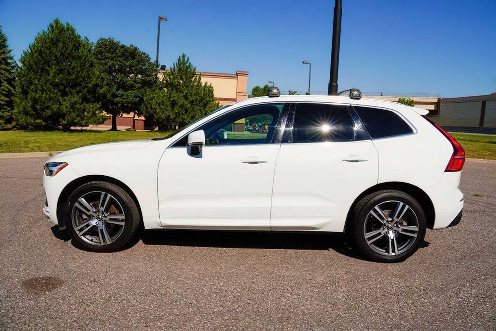 Volvo XC60 B5 Momentum      2022