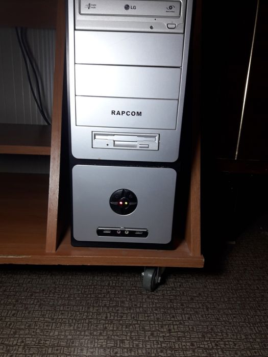 Компьютер  зі столом