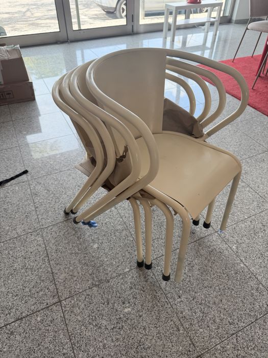 Cadeiras e Mesa Adico