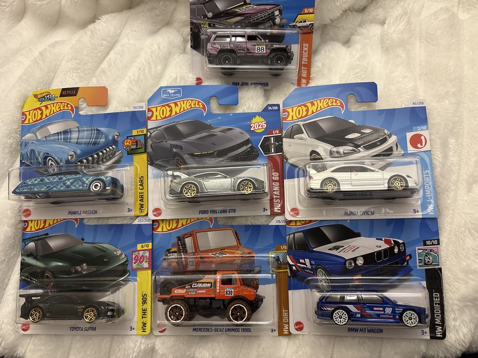 Машинки hotwheels, запаковані в ідеальному стані