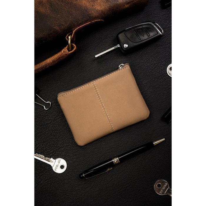 Etui na klucze w beżowym kolorze wykonane ze skóry naturalnej