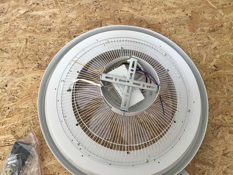 Obudowany wentylator sufitowy ze światłem - 20”