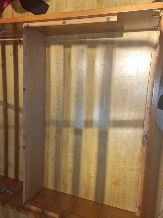 Cama com somier em bom estado em madeira com estrado