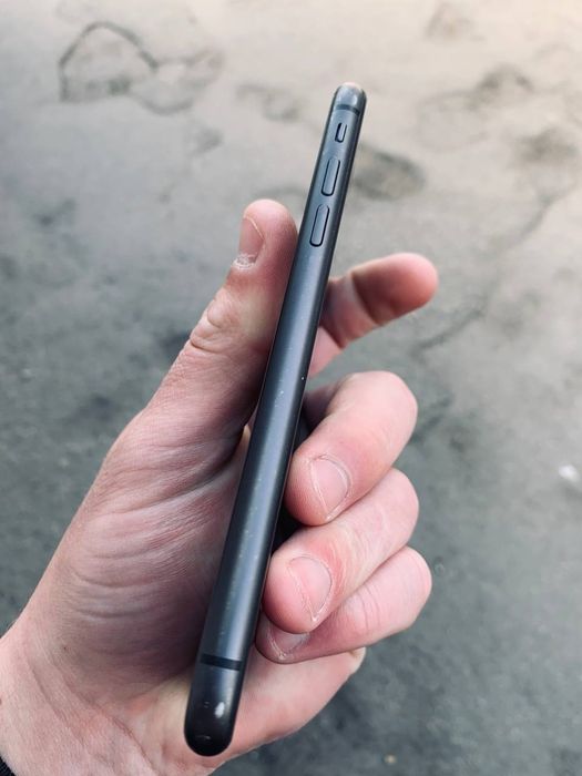 Продам iphone 11 АКБ 83 64г памяти