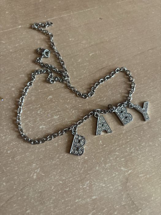 Жіночий кулон з буквами