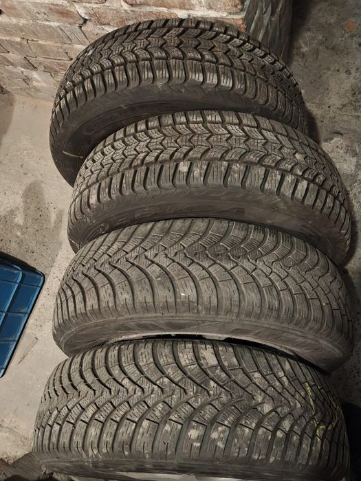 Opony zimowe 195/65/15 dot4424 i dot4421 w bdb stanie
