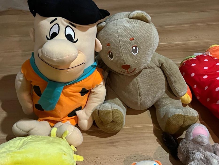 Peluches diversos praticamente novos