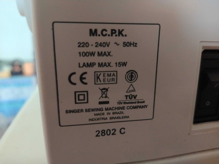 2 Máquinas de Costura Singer (Merritt e M.C.P.K. - 2802 c)